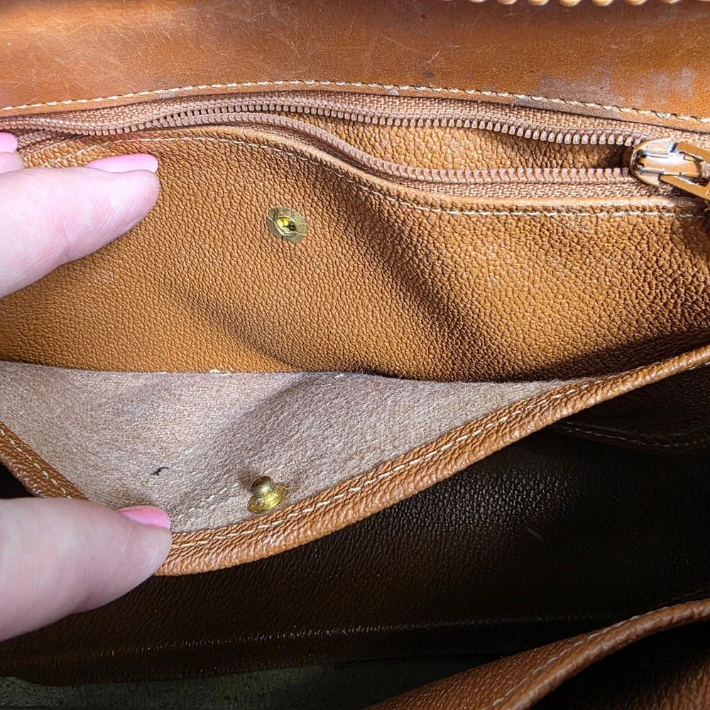 VTG Dooney & Bourke Cream Brown All Weather Leather‎ Shoulder Bag Duck Charm USA
